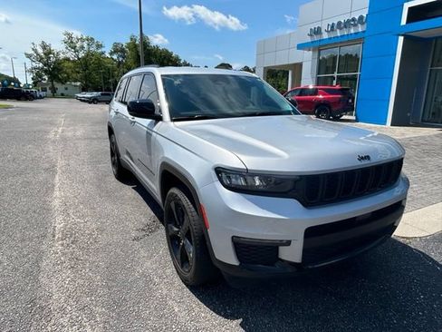 Used 2024 Jeep Grand Cherokee L Limited w/ Black Appearance Package RWD image 6