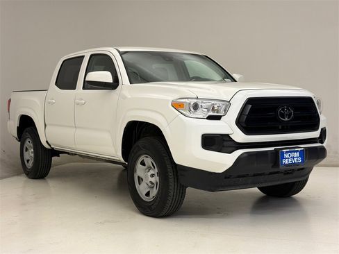 Used 2022 Toyota Tacoma SR image 3