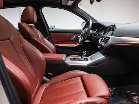 Used 2022 BMW 330i Sedan w/ M Sport Package image 18