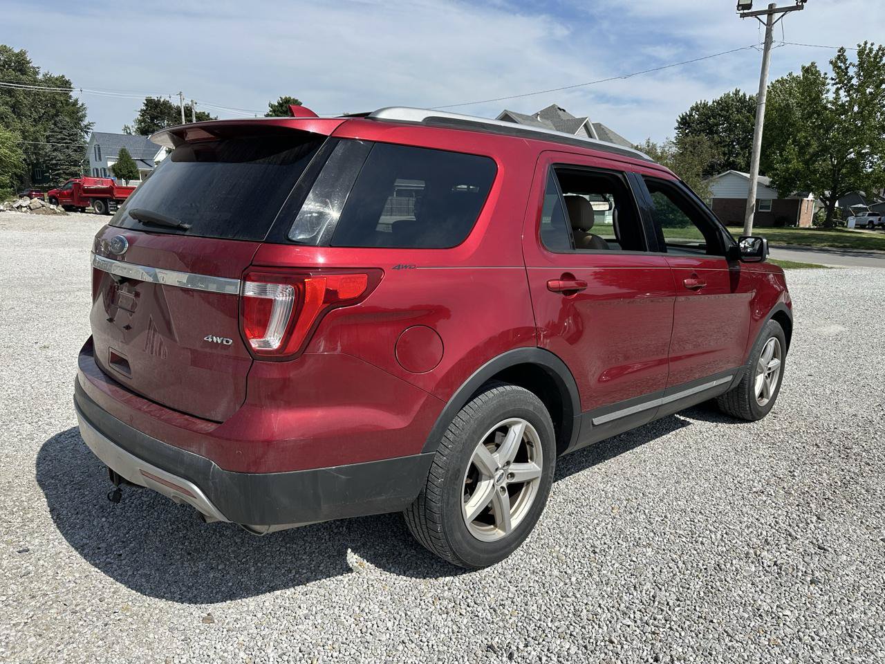 Used 2017 Ford Explorer XLT w/ Equipment Group 202A AWD/4WD image 7