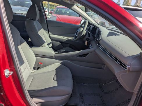 Certified 2025 Hyundai Elantra SE w/ Cargo Package FWD image 30