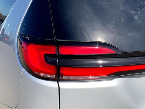 New 2026 Chrysler Pacifica Select image 14