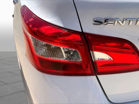 Used 2019 Nissan Sentra SV FWD image 28