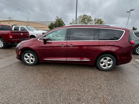 Certified 2017 Chrysler Pacifica Touring-L Plus image 41