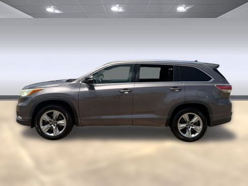 Used 2016 Toyota Highlander Limited Platinum FWD image 2