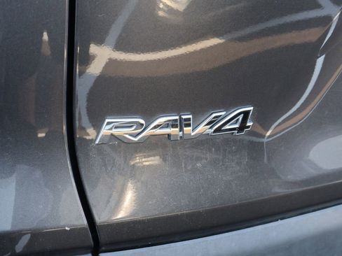 Used 2021 Toyota RAV4 LE image 8