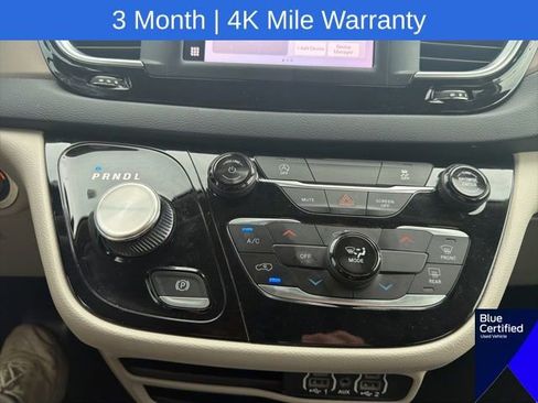 Used 2023 Chrysler Voyager LX FWD image 31