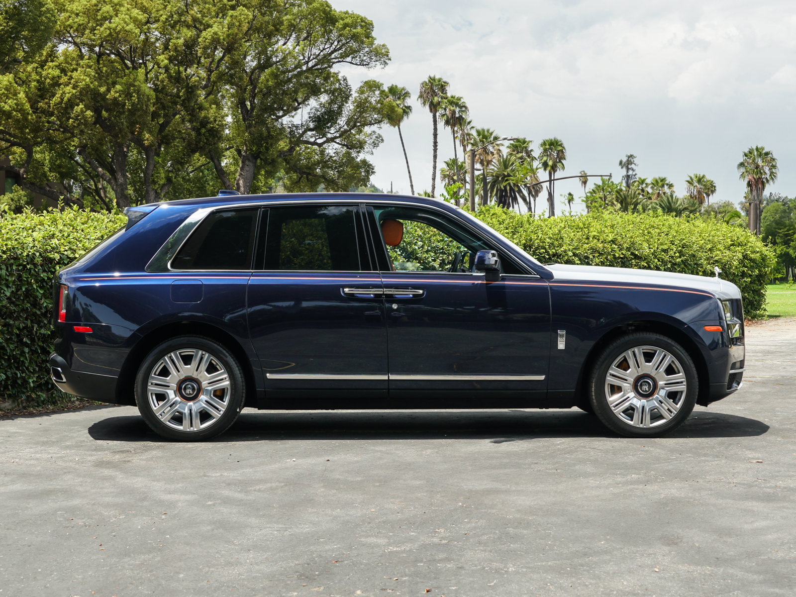 Certified 2022 Rolls-Royce Cullinan w/ Cullinan Package AWD/4WD image 8