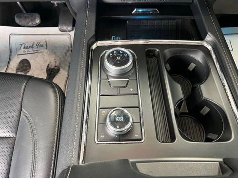 Used 2023 Ford Expedition Max XLT image 13