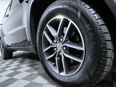 Used 2018 Jeep Grand Cherokee Limited w/ Trailer Tow Group IV AWD/4WD image 28