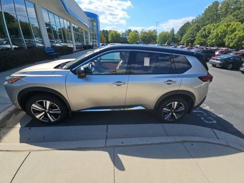 Used 2021 Nissan Rogue Platinum AWD/4WD image 2