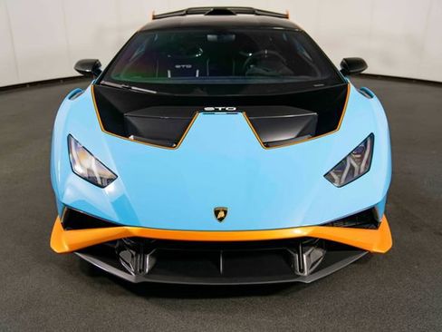 Used 2021 Lamborghini Huracan STO RWD image 3