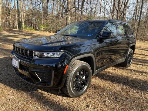 New 2026 Jeep Grand Cherokee Laredo image 7