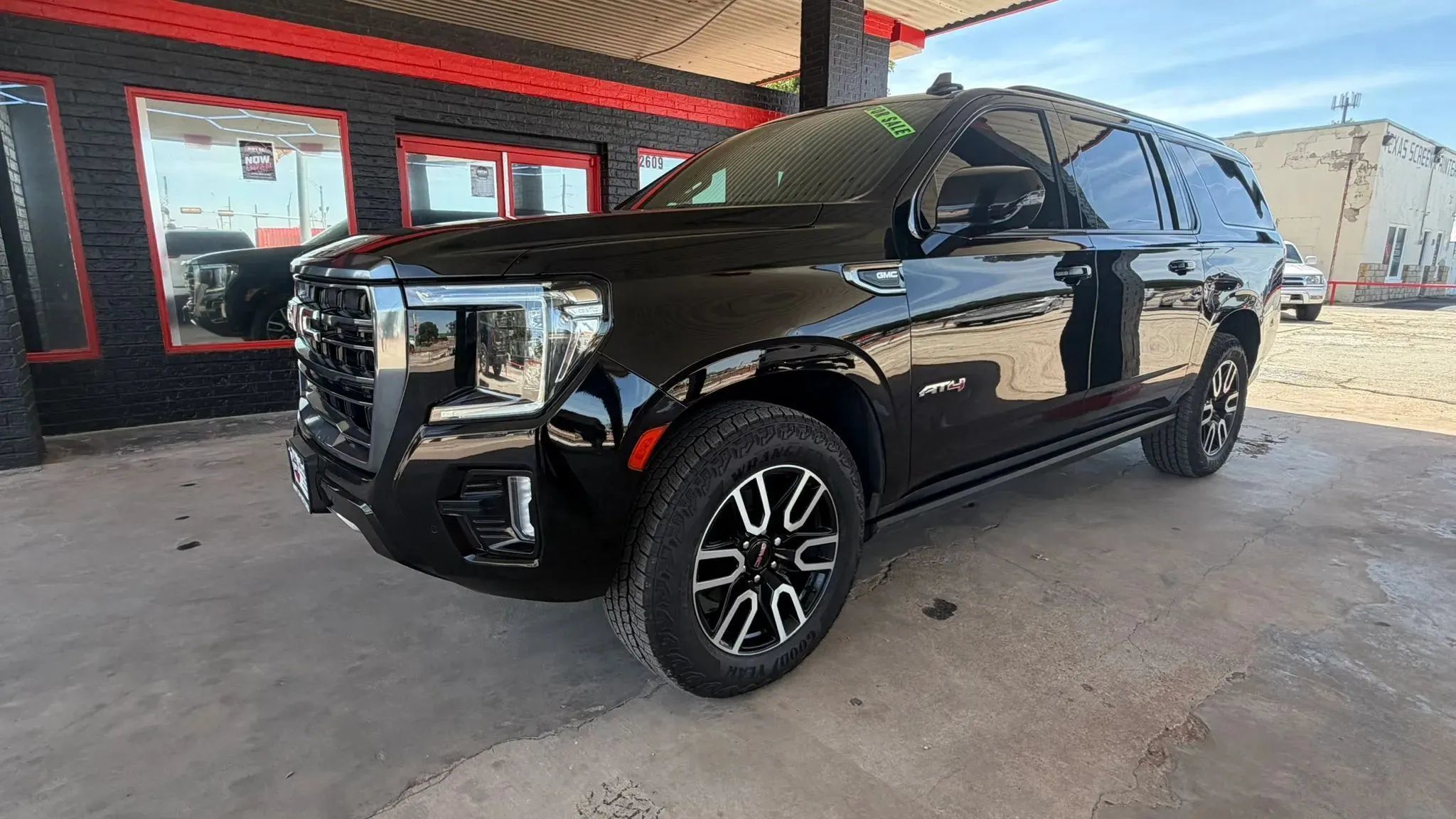 Used 2022 GMC Yukon XL AT4 w/ Max Trailering Package AWD/4WD image 1