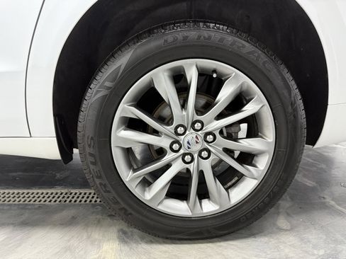 Used 2023 Buick Enclave Avenir image 33