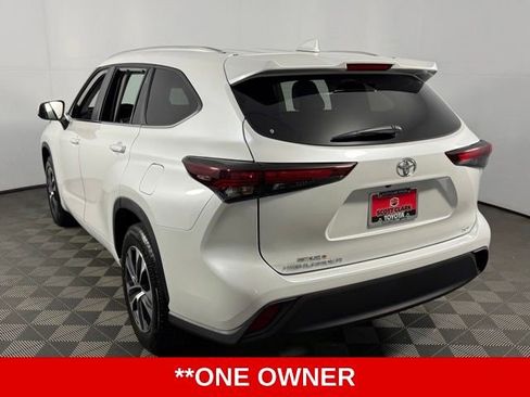 Used 2025 Toyota Highlander XLE FWD image 6