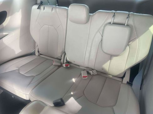 Used 2021 Chrysler Voyager Lxi FWD image 7