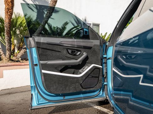 Used 2023 Lamborghini Urus Performante image 24