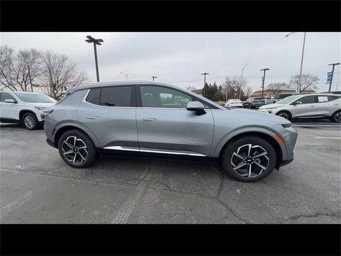 Used 2025 Chevrolet Equinox EV LT w/ Convenience Package image 9