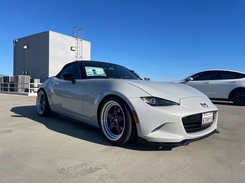 Used 2016 MAZDA MX-5 Miata Club RWD image 1