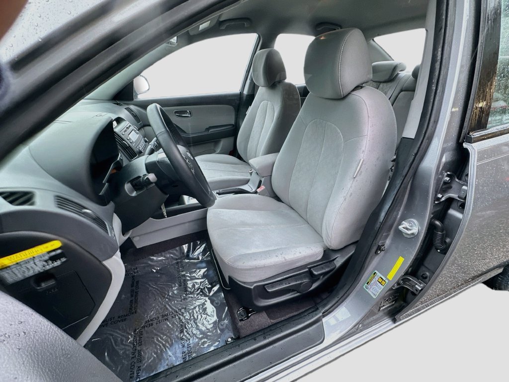 Used 2010 Hyundai Elantra SE FWD image 18