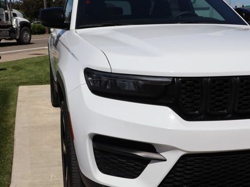 Certified 2023 Jeep Grand Cherokee Altitude AWD/4WD image 5