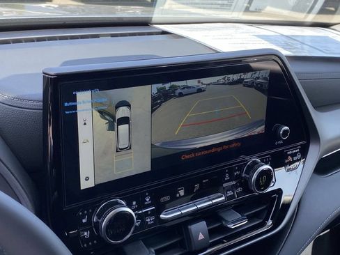 Certified 2026 Toyota Highlander Limited AWD/4WD image 31