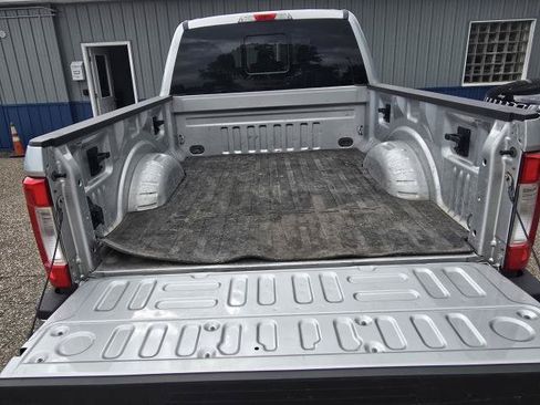 Used 2017 Ford F250 XLT w/ XLT Premium Package AWD/4WD image 32
