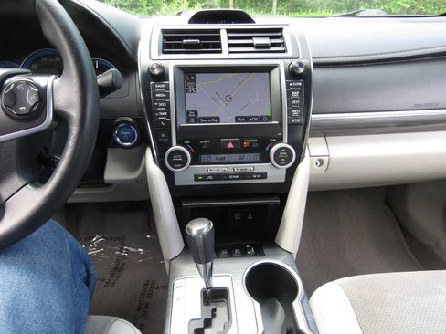Used 2014 Toyota Camry XLE w/ Leather Package FWD image 26