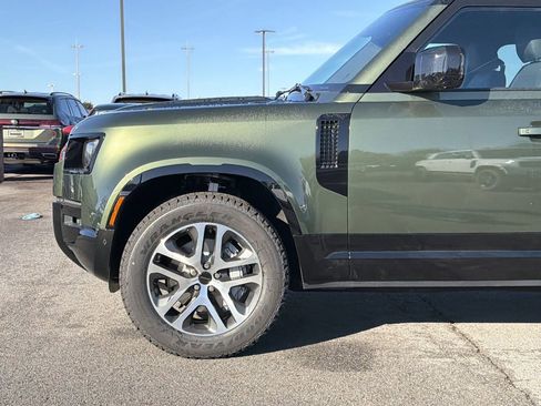 New 2026 Land Rover Defender 110 X-Dynamic SE image 9