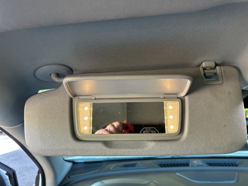 Used 2019 Chevrolet Equinox Premier FWD image 38