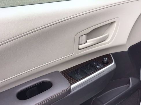 Used 2024 Toyota Sienna LE image 14