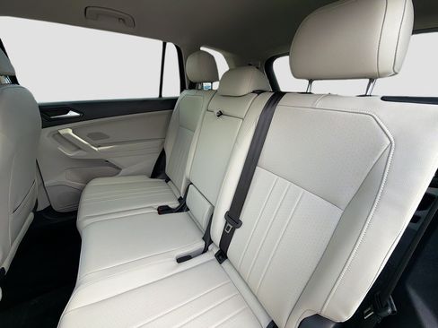 Used 2023 Volkswagen Tiguan SE FWD image 19