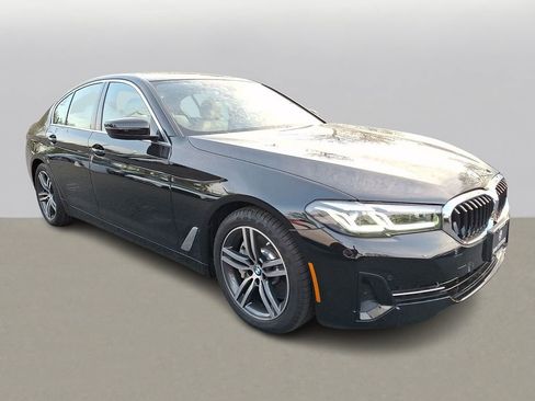 Certified 2023 BMW 530i xDrive w/ Convenience Package AWD/4WD image 3