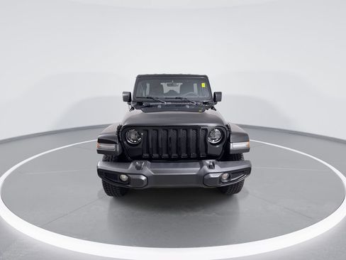 Used 2023 Jeep Wrangler Unlimited Sahara AWD/4WD image 3