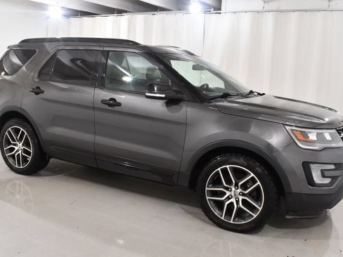 Used 2017 Ford Explorer Sport w/ Equipment Group 401A AWD/4WD image 5