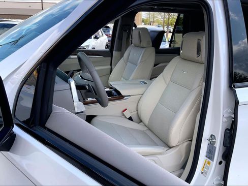 Used 2025 Cadillac Escalade Sport Platinum w/ LPO, ONYX Package image 8