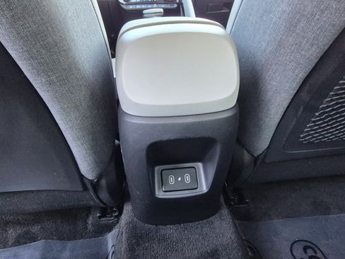 Used 2025 Hyundai Elantra Limited FWD image 14