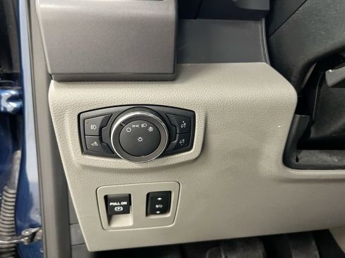 Used 2019 Ford F150 XLT w/ Equipment Group 302A Luxury AWD/4WD image 19