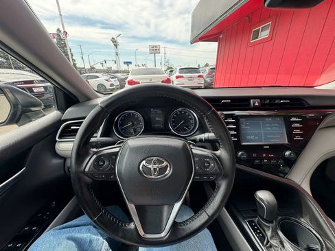 Used 2020 Toyota Camry SE image 9