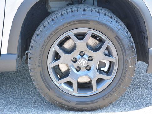Used 2025 Honda Pilot TrailSport image 36