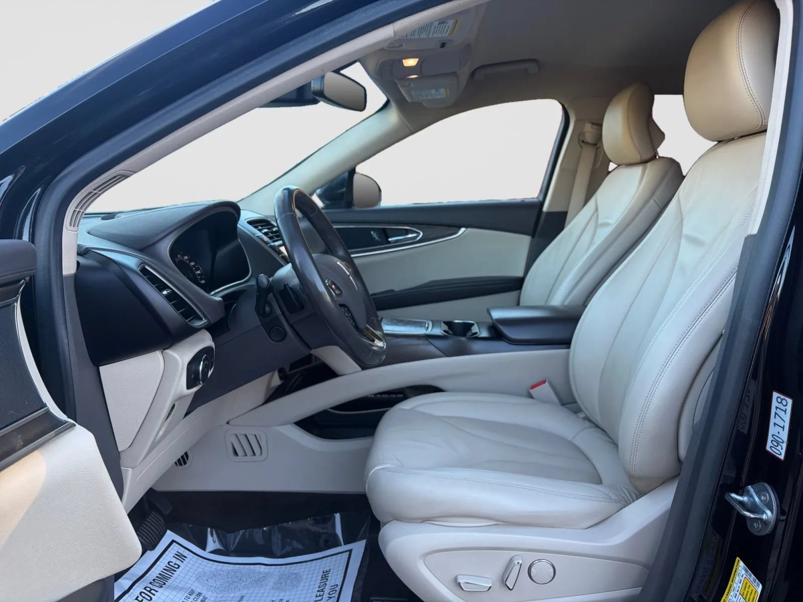 Used 2017 Lincoln MKX Select w/ Select Plus Package AWD/4WD image 12