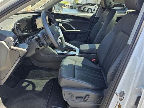 Used 2025 Audi Q5 Premium w/ Convenience Package AWD/4WD image 2