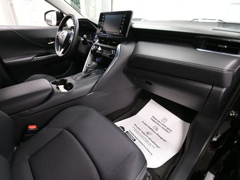 Used 2022 Toyota Venza LE image 28