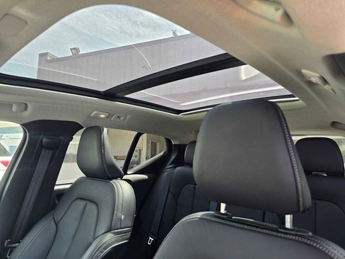 Certified 2024 Volvo XC40 B5 Plus image 21