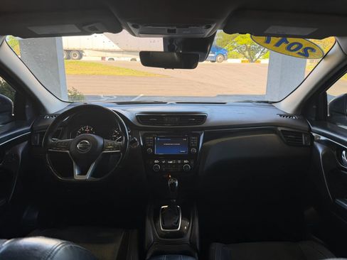 Used 2017 Nissan Rogue Sport SL w/ SL Premium Package image 9