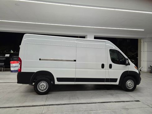Used 2025 RAM ProMaster 2500 w/ Convenience Group image 7