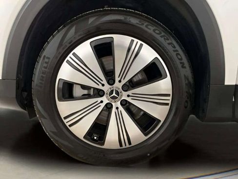 Used 2023 Mercedes-Benz EQB 300 4MATIC w/ Exclusive Package image 98