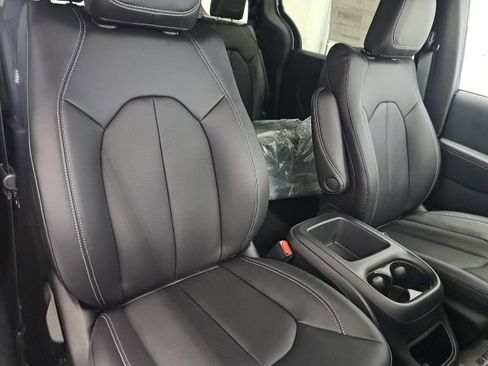 New 2026 Chrysler Voyager LX image 13