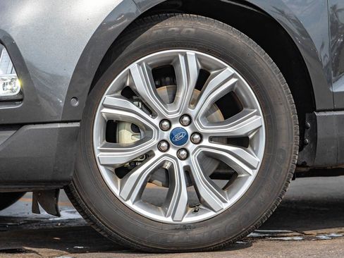 Used 2019 Ford Edge Titanium w/ Equipment Group 301A FWD image 6